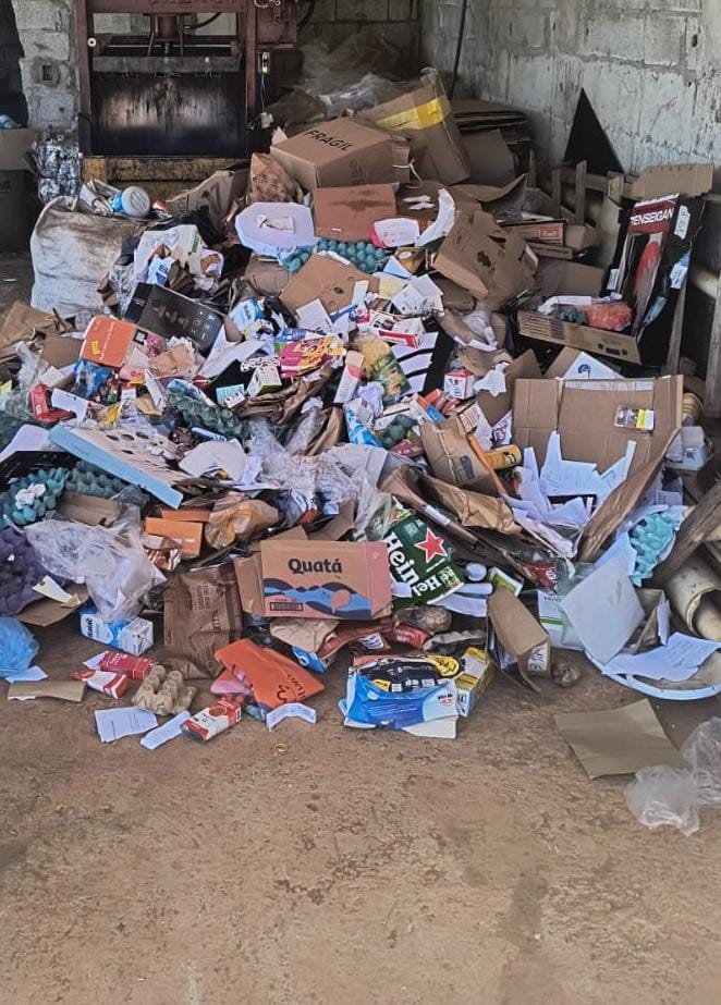Materiais recicláveis antes da organização